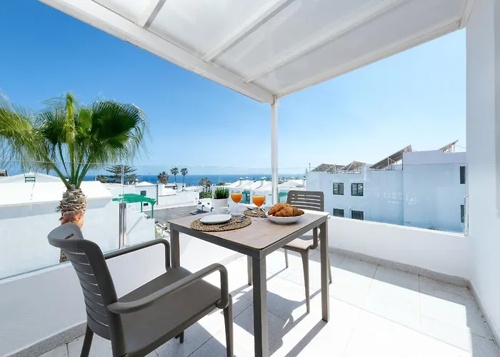 Ocean Front Oasis Apartament